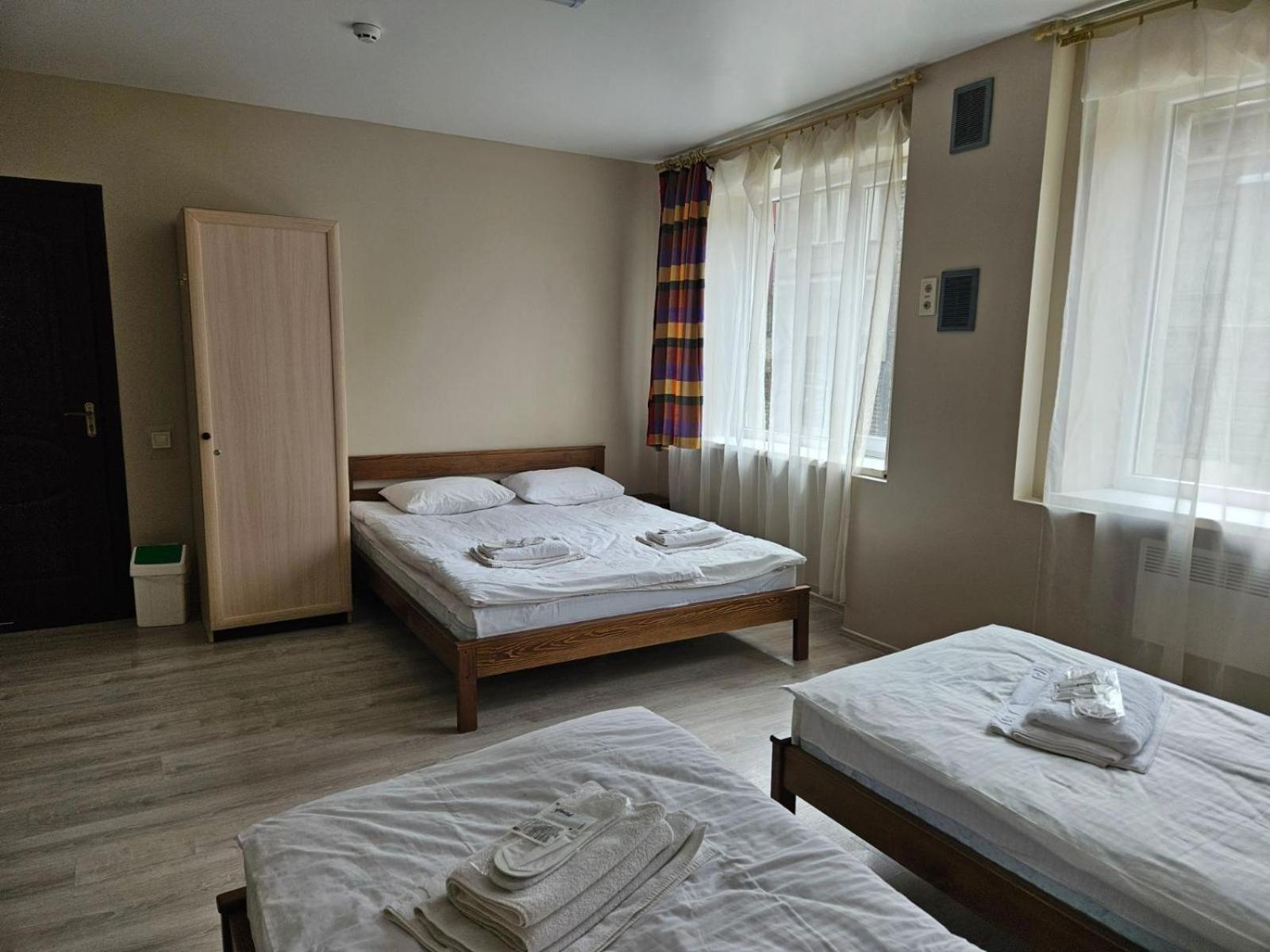 Hotel Lion Hill Leopoli Esterno foto