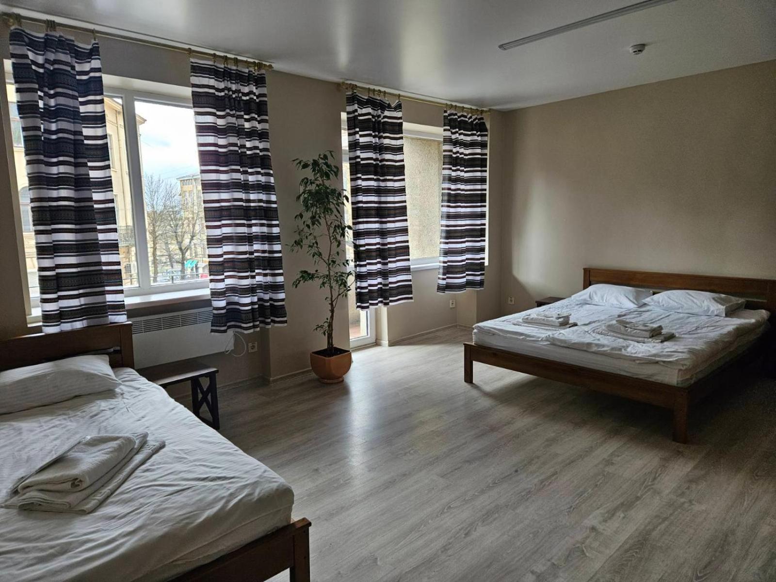 Hotel Lion Hill Leopoli Esterno foto