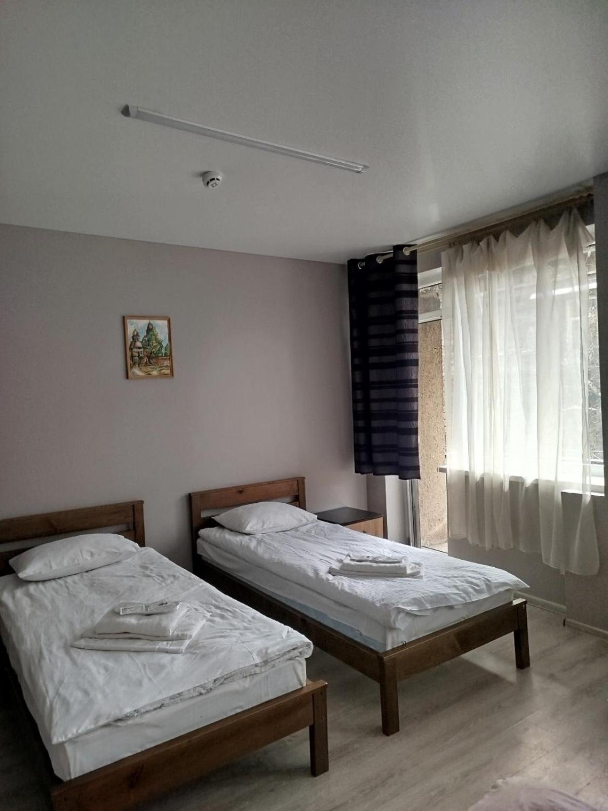 Hotel Lion Hill Leopoli Esterno foto